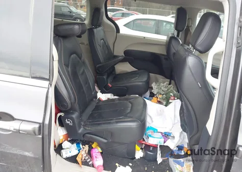 2017 Chrysler Pacifica Touring-L z USA, uszkodzony, nr VIN 2C4RC1BG4HR729442